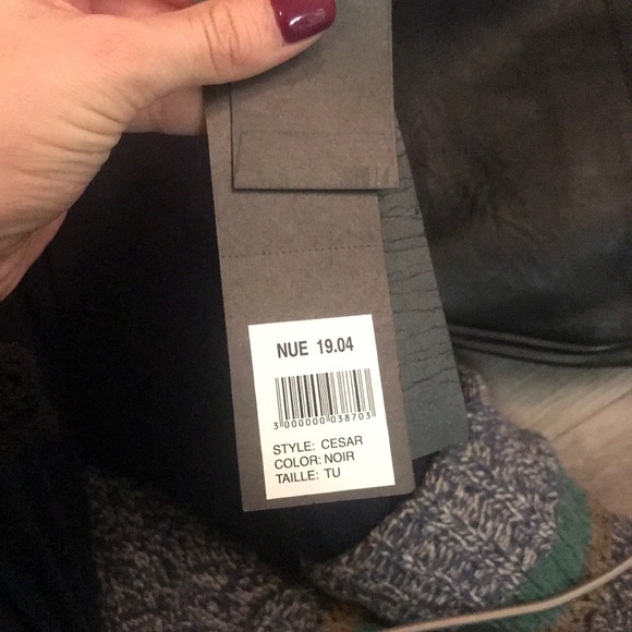 Leather hobo with accents! - Picture 4 of 6